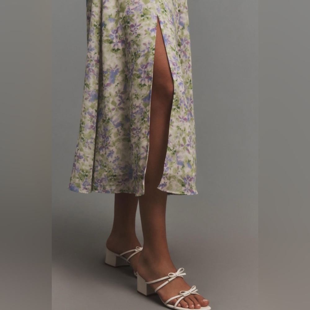 Astr the Label V-Neck Pleated Midi Dress NWT - Picture 4 of 16